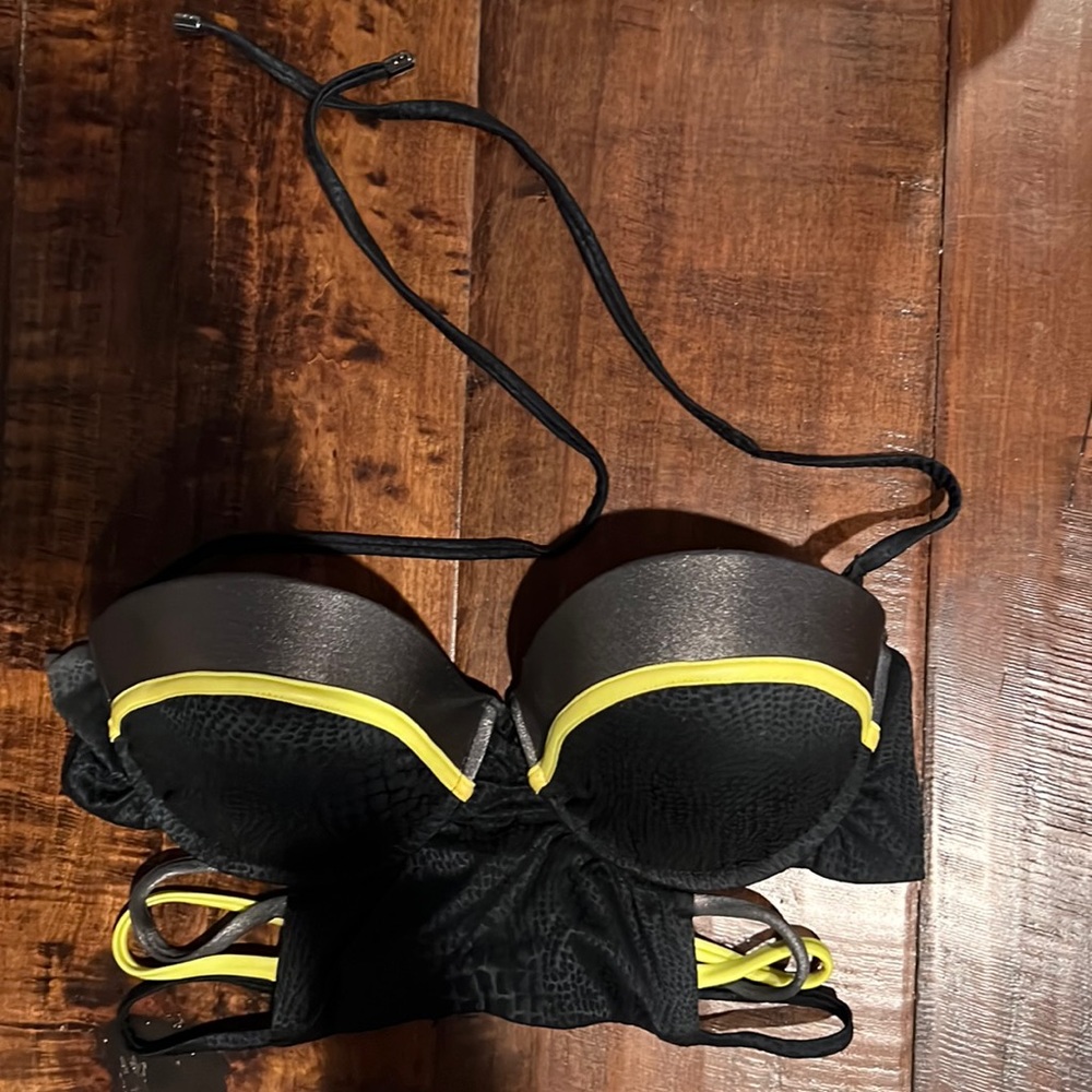 Beach Bunny swim Top